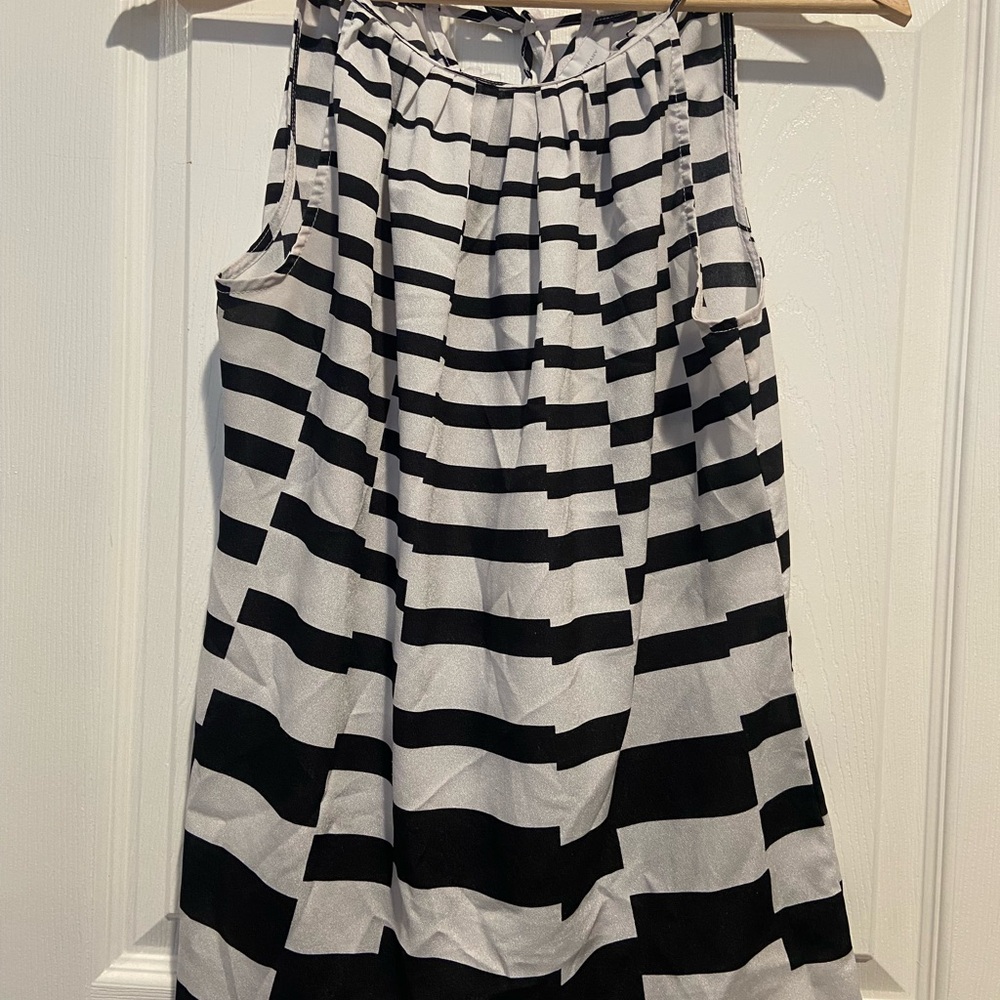 New York & Company Black and White Printed Tie-Back Halter Top